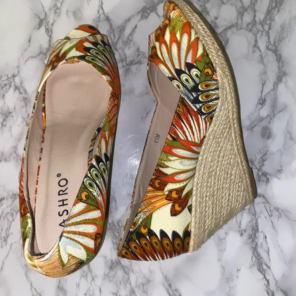 Ashro size 11 multicolor shoes